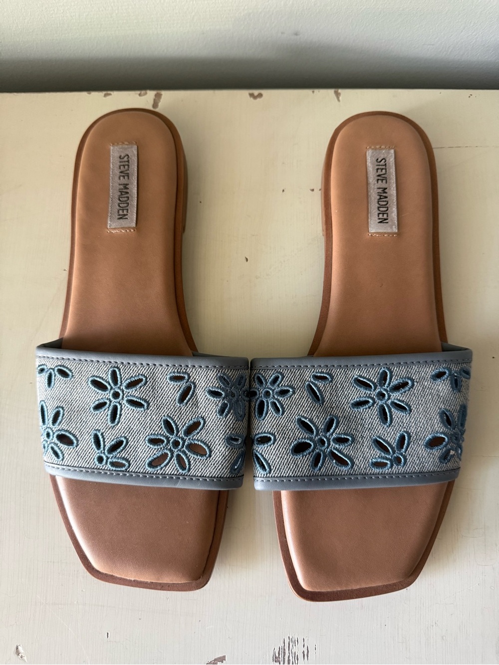 Steve Madden slip on sandals • Women’s size 10
